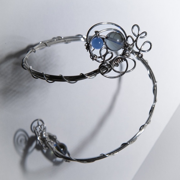 Handmade Upper Arm Cuff with Colour Shifting Beads: Adjustable Armlet - Picture 3 of 4